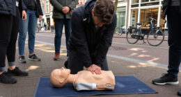 Reanimatie Op Marnixstraat In Amsterdam - AD.nl