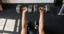 This Is The Dumbbell Workout A Personal Trainer Recommends For People Who Want To Build Strength Without Going To The Gym